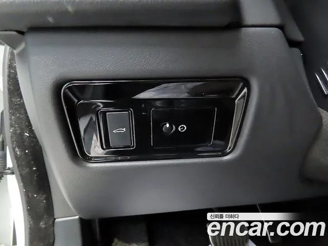 Jaguar XF 2017 thumb 12
