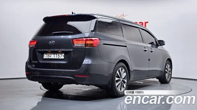 Kia Carnival 2017 thumb 5