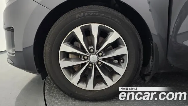 Kia Carnival 2017 thumb 4