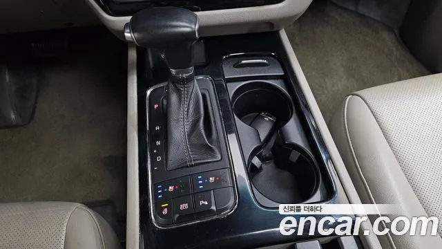 Kia Carnival 2017 thumb 11