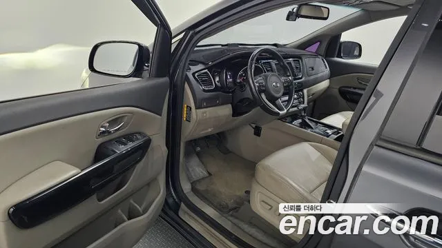 Kia Carnival 2017 thumb 9