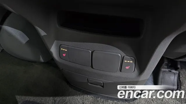Kia Carnival 2017 thumb 6