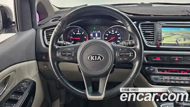 Kia Carnival 2017 thumb 8
