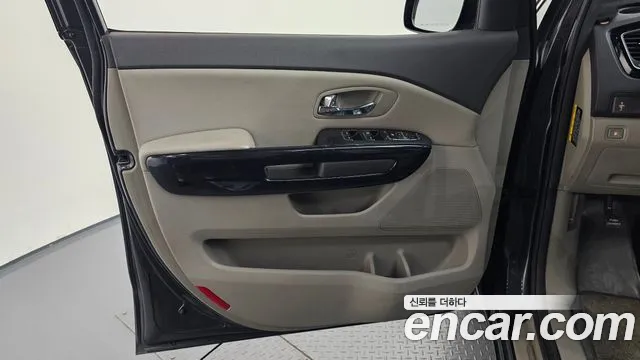 Kia Carnival 2017 thumb 12