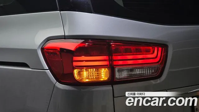 Kia Carnival 2018 thumb 12