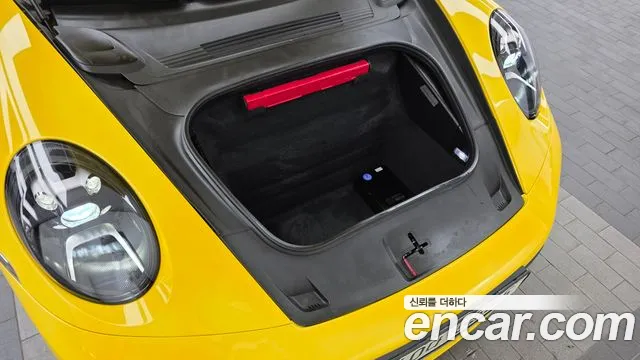 Porsche 911 2021 thumb 3