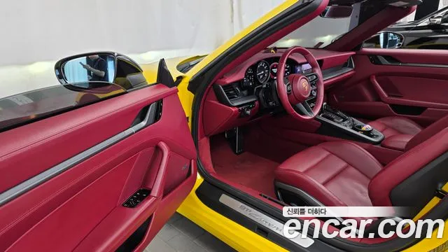 Porsche 911 2021 thumb 9