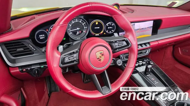 Porsche 911 2021 thumb 2