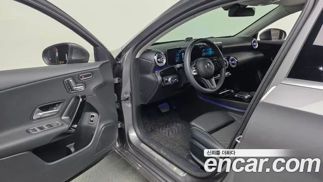 Mercedes-Benz A-Class 2020 thumb 9