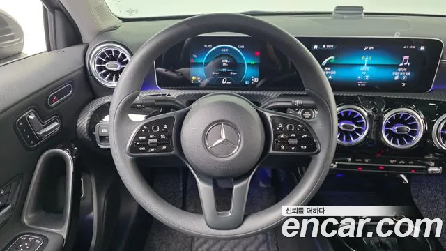 Mercedes-Benz A-Class 2020 thumb 12