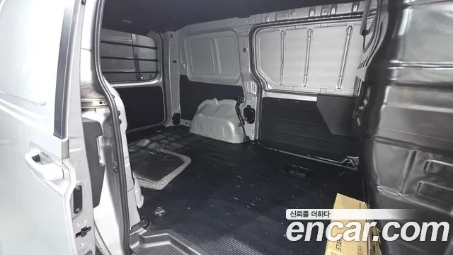 Hyundai Staria 2025 thumb 3