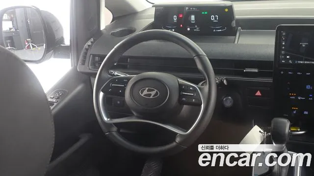 Hyundai Staria 2025 thumb 2
