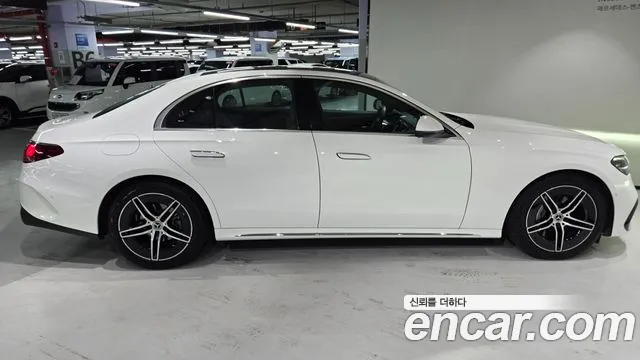 Mercedes-Benz E-Class 2025 thumb 2