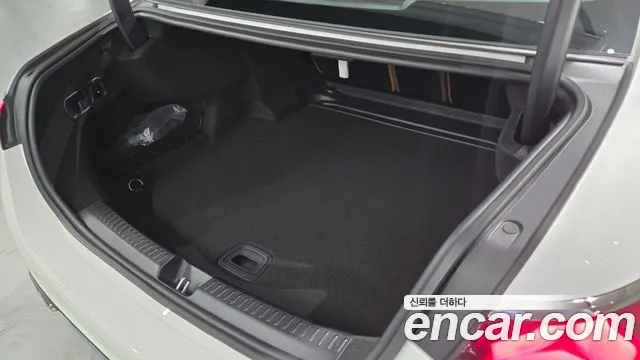 Mercedes-Benz E-Class 2025 thumb 6