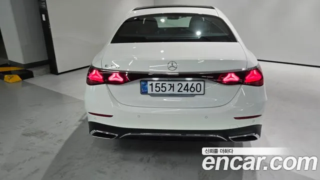 Mercedes-Benz E-Class 2025 thumb 9