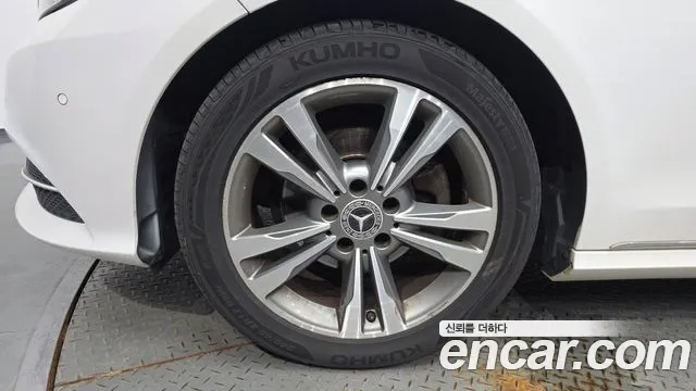 Mercedes-Benz E-Class 2014 thumb 10