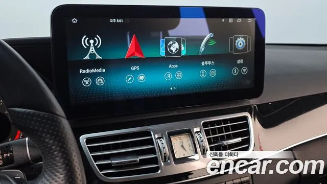 Mercedes-Benz E-Class 2014 thumb 12