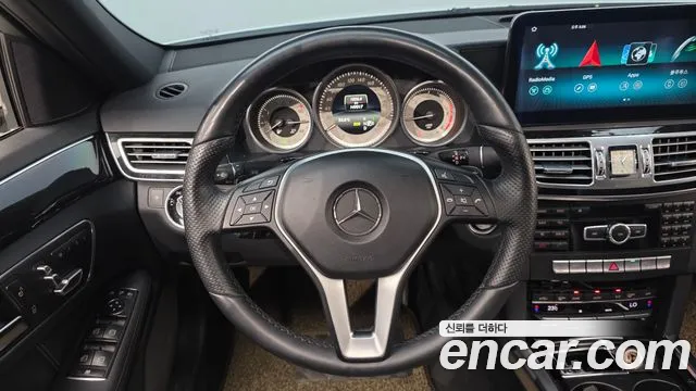 Mercedes-Benz E-Class 2014 thumb 7