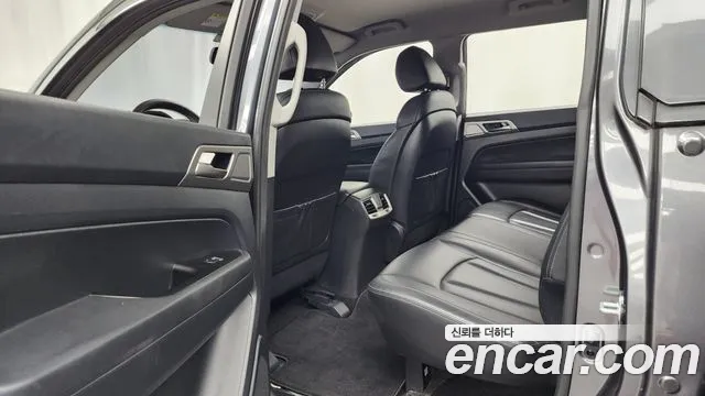 KGM Rexton 2018 thumb 12