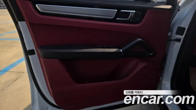 Porsche Cayenne 2022 thumb 2