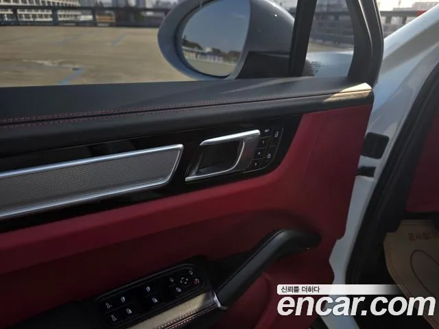 Porsche Cayenne 2022 thumb 5