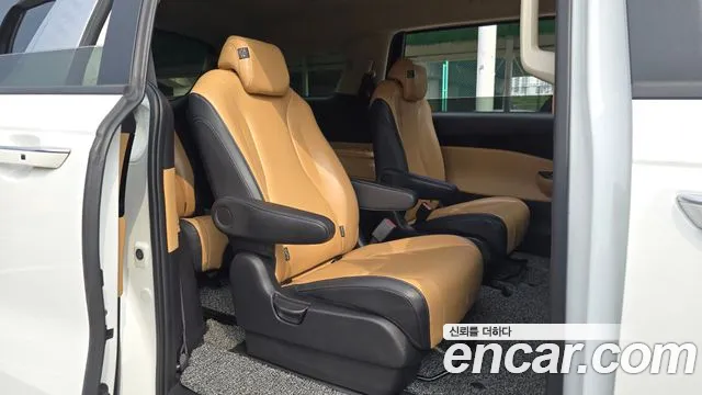 Kia Carnival 2023 thumb 10