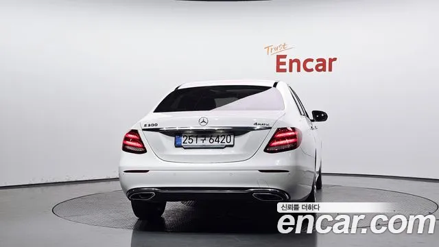 Mercedes-Benz E-Class 2018 thumb 10