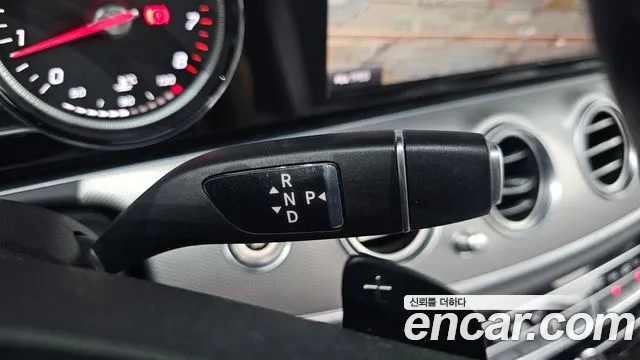 Mercedes-Benz E-Class 2018 thumb 11