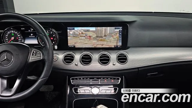 Mercedes-Benz E-Class 2018 thumb 9