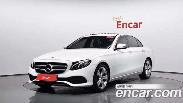 Mercedes-Benz E-Class 2018 thumb 12