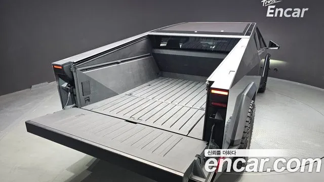 Tesla Cybertruck 2024 thumb 3