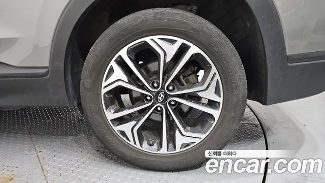 Hyundai Santa Fe 2019 thumb 8