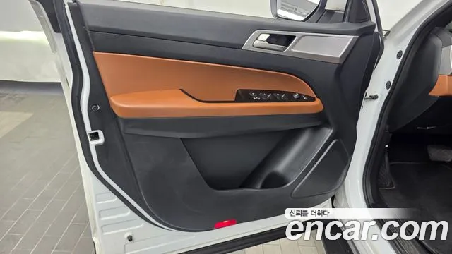 KGM Rexton 2018 thumb 11