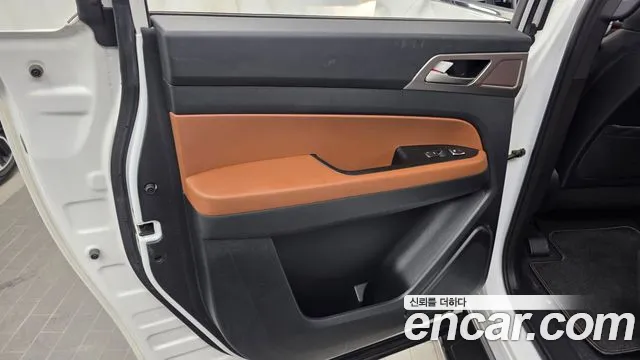 KGM Rexton 2018 thumb 2