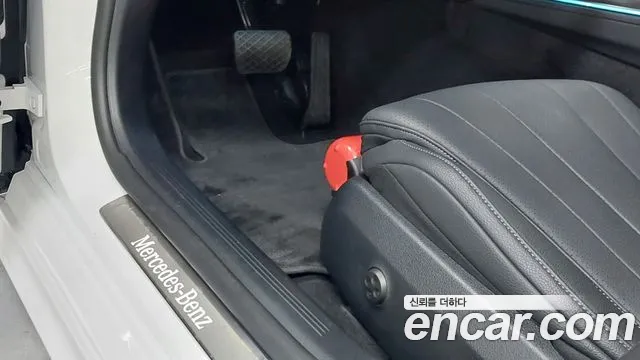 Mercedes-Benz E-Class 2025 thumb 12