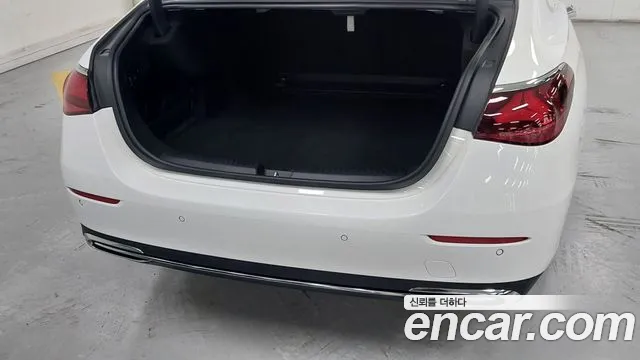 Mercedes-Benz E-Class 2025 thumb 5
