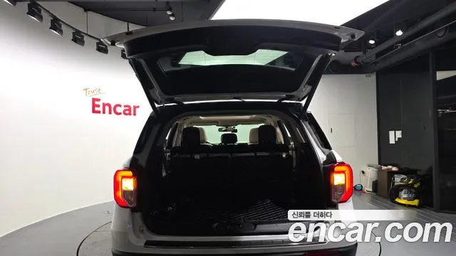 Ford Explorer 2020 thumb 3