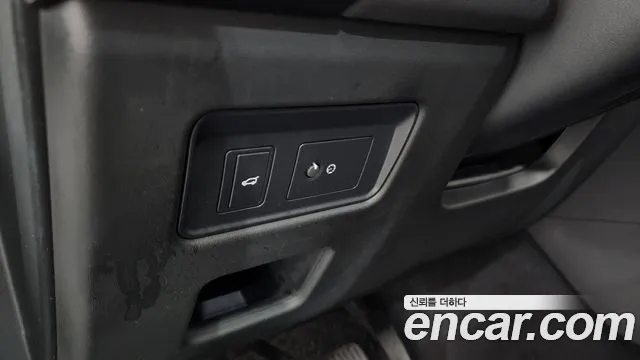 Land Rover Discovery 2019 thumb 7