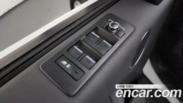 Land Rover Discovery 2019 thumb 8