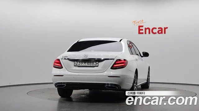 Mercedes-Benz E-Class 2020 thumb 3