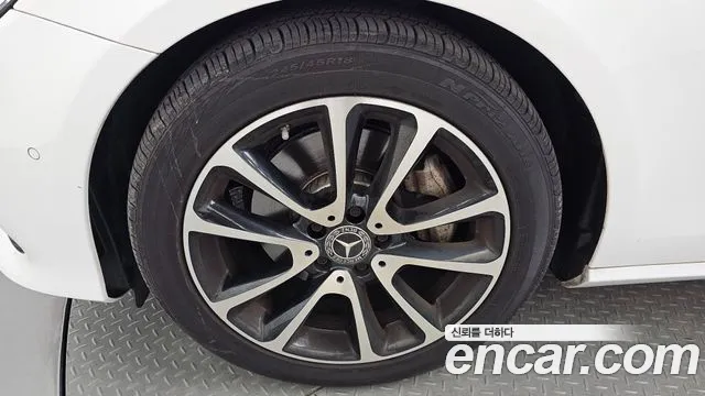 Mercedes-Benz E-Class 2020 thumb 9