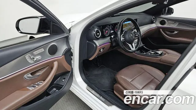 Mercedes-Benz E-Class 2020 thumb 7