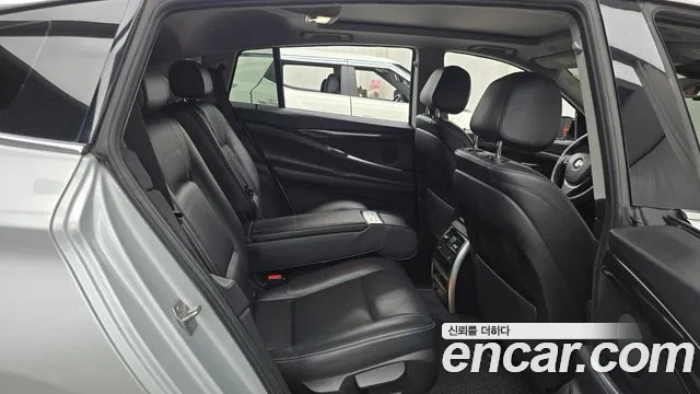 BMW 5 серии Gran Turismo 2016 thumb 12