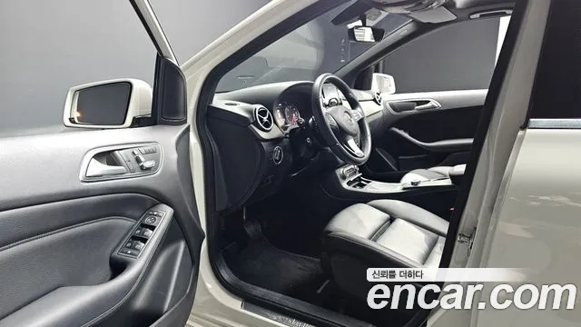 Mercedes-Benz B-Class 2017 thumb 6