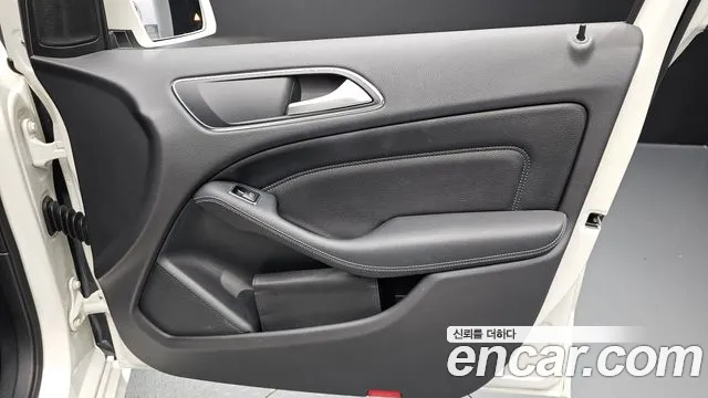 Mercedes-Benz B-Class 2017 thumb 12
