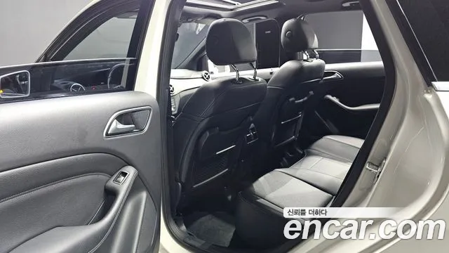 Mercedes-Benz B-Class 2017 thumb 5