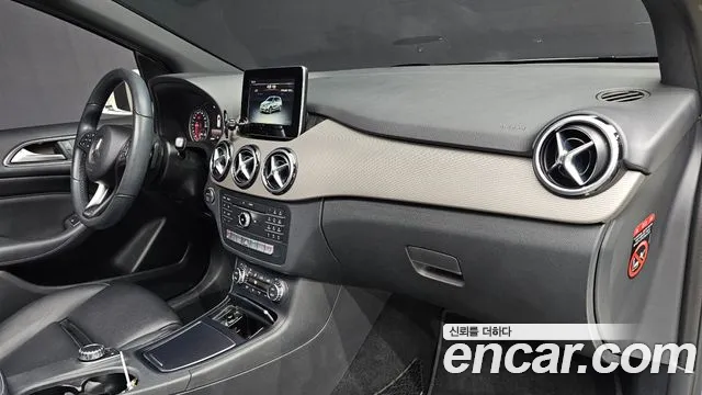 Mercedes-Benz B-Class 2017 thumb 8