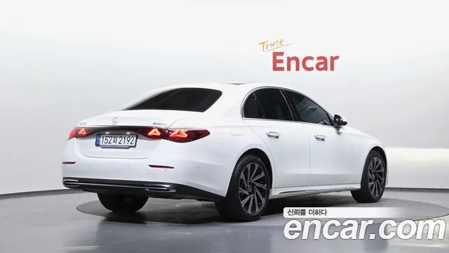 Mercedes-Benz E-Class 2024 thumb 3