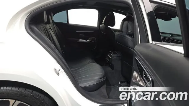 Mercedes-Benz E-Class 2024 thumb 6
