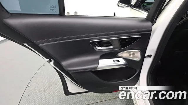Mercedes-Benz E-Class 2024 thumb 9